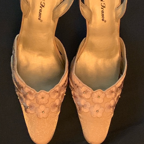 Women’s gold Valentine Franco 3 inch heels. 9M - Picture 1 of 5